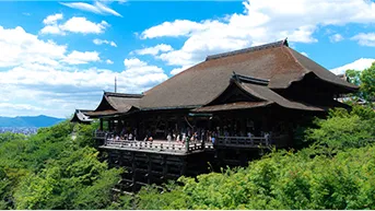 観光スポットで人気の清水寺まで徒歩5分!