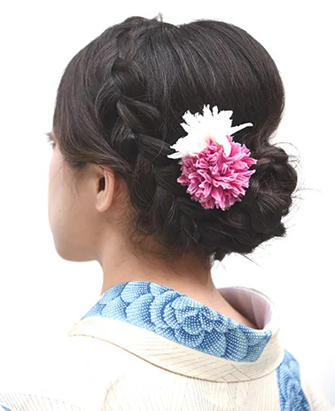 専門の美容師がヘアセットを担当!